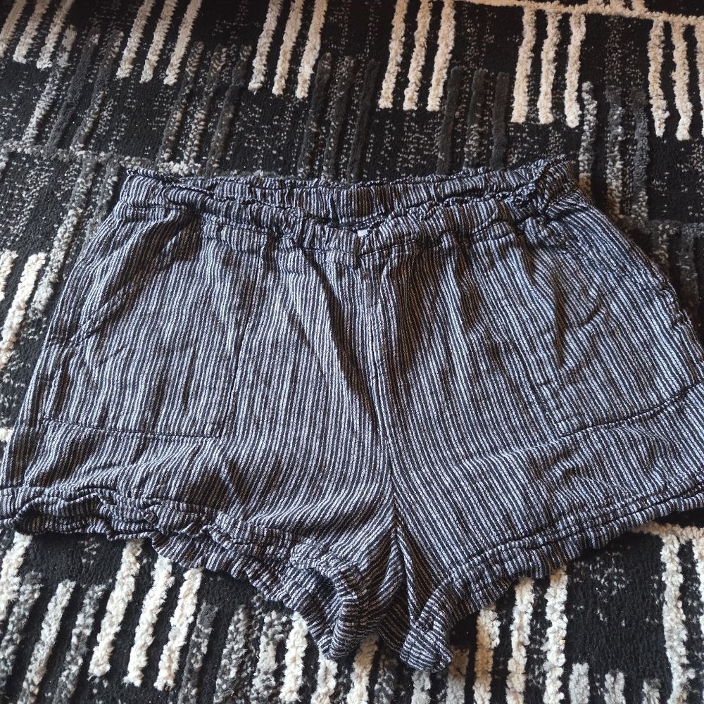 🔥3 For $15  Time and Tru Black and White Striped Shorts